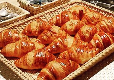 豊田プレステージホテルの朝食は焼きたてパンをご用意